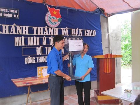 Tỉnh Đoàn khánh thành và bàn giao nhà nhân ái tặng cựu Thanh niên xung phong có hoàn cảnh khó khăn