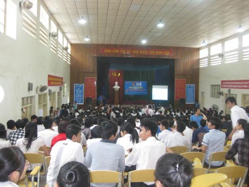 Ngày hội thanh niên Hưng Yên bầu chọn cho vịnh Hạ Long kỳ quan thiên nhiên thế giới mới.