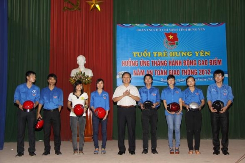 Tỉnh Đoàn – Ban ATGT tỉnh: Hưởng ứng Tháng hành động cao điểm Năm An toàn giao thông 2012”