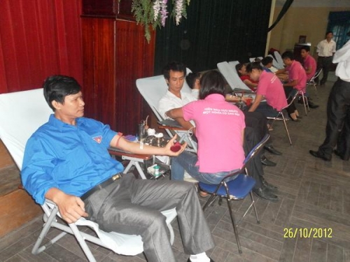 Huyện đoàn Phù Cừ tổ chức hiến máu tình nguyện "Những giọt máu hồng"