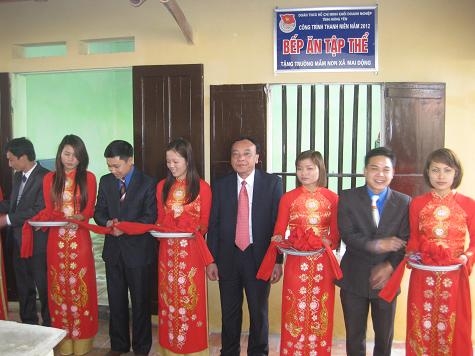 Đoàn khối doanh nghiệp tỉnh bàn giao công trình bếp ăn tập thể  tặng trường mầm non xã Mai Động huyện Kim Động