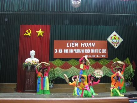 Phù Cừ liên hoan ca múa nhạc hoa phượng đỏ hè 2013