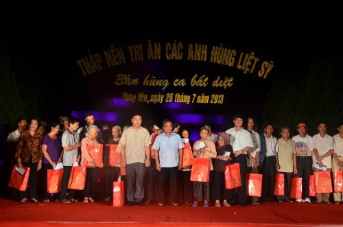 Đồng loạt “Thắp nến tri ân các anh hùng liệt sỹ” năm 2013