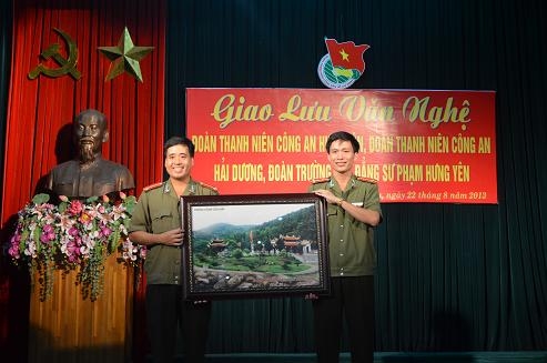 Giao lưu văn nghệ chào mừng Cách mạng Tháng Tám và Quốc khánh 2/9