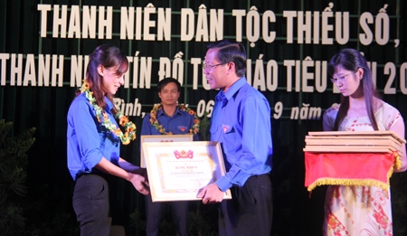 Tuyên dương 48 thanh niên dân tộc thiểu số, tín đồ tôn giáo tiêu biểu khu vực phía Bắc 2013