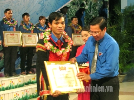 Tuyên dương 36 thanh niên dân tộc thiểu số, tín đồ tôn giáo miền Trung – Tây Nguyên