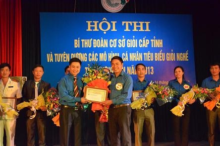 Hưng Yên: Tổ chức Hội thi Bí thư Đoàn cơ sở giỏi và tuyên dương mô hình thanh niên sản xuất kinh doanh giỏi, sinh viên tiêu biểu năm 2013