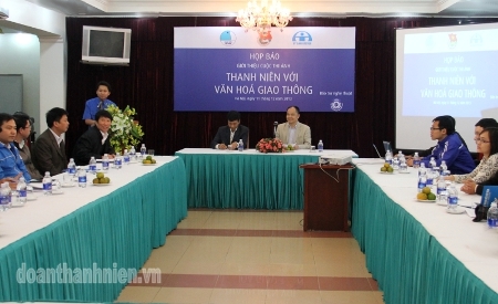 Phát động cuộc thi ảnh “Thanh niên với văn hoá giao thông” 2013