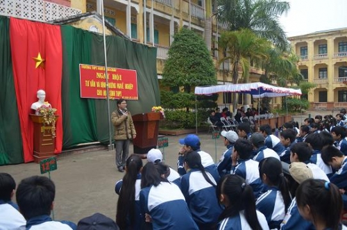 Tỉnh Đoàn tổ chức Ngày hội tư vấn tuyển sinh, hướng nghiệp tại Trường THPT Nam Khoái Châu