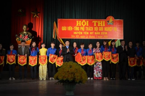 Huyện Đoàn - Phòng giáo dục huyện Yên Mỹ  Hội thi Giáo viên - Tổng phụ trách giỏi nghiệp vụ năm học 2013 - 2014