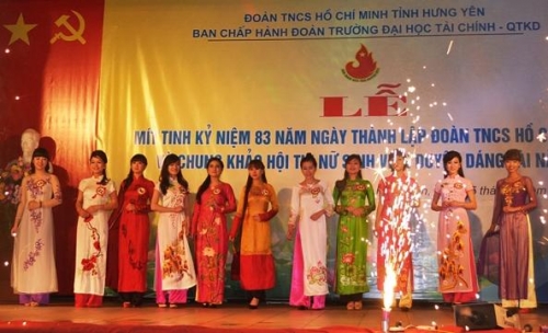 Đoàn trường Đại học Tài chính Quản trị kinh doanh chung khảo Hội thi nữ sinh tài năng và duyên dáng