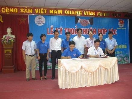 TỈNH ĐOÀN – CÔNG TY ĐIỆN LỰC HƯNG YÊN Ký kết thoả thuận hợp tác tuyên truyền, vận động sử dụng điện  an toàn, tiết kiệm và hiệu quả giai đoạn 2014 – 2015