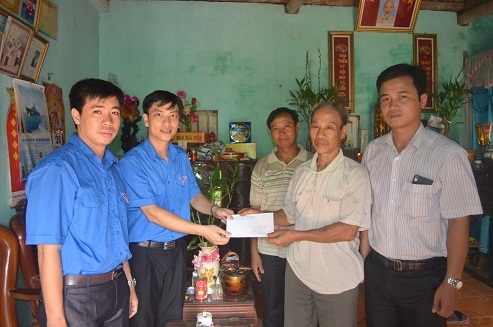 Đoàn Thanh niên 6 trường Đại học, Cao đẳng thăm và tặng quà gia đình chính sách