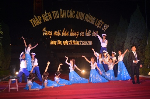 Ban Thường vụ tỉnh Đoàn tổ chức chương trình “Thắp nến tri ân các anh hùng liệt sỹ” cấp tỉnh năm 2014