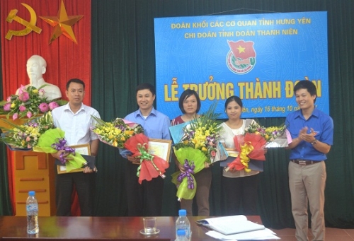 Chi đoàn tỉnh Đoàn tổ chức Lễ trưởng thành Đoàn và triển khai nhiệm vụ tháng 10/2014