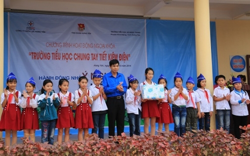 Tỉnh Đoàn - Công ty Điện lực Hưng Yên  tổ chức chương trình "Trường Tiểu học chung tay tiết kiệm điện"
