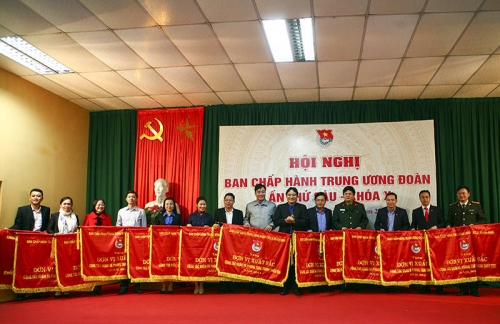 “Tự hào tiến bước dưới cờ Đảng” được lựa chọn là chủ đề công tác năm 2015