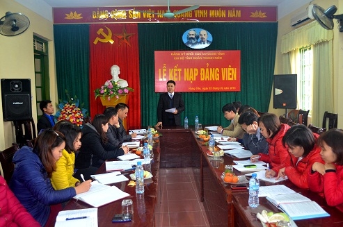 Chi bộ Tỉnh Đoàn thanh niên kết nạp 02 đảng viên mới và sinh hoạt chuyên đề kỷ niệm 85 năm ngày thành lập Đảng