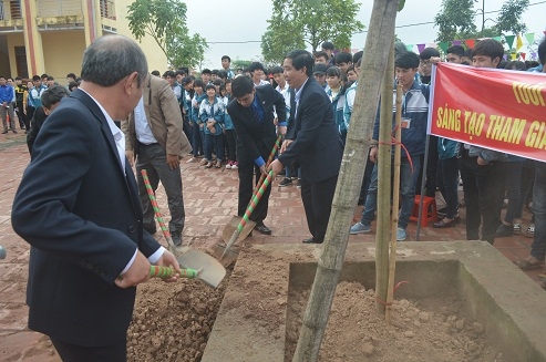 Ân Thi: Phát động Tháng Thanh niên và Tết trồng cây 2015