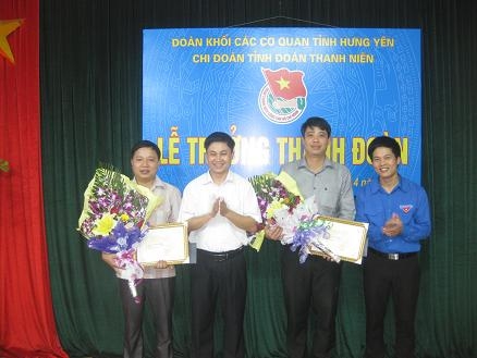 Chi đoàn tỉnh Đoàn tổ chức Lễ trưởng thành Đoàn và tổ chức sinh hoạt thường kỳ tháng 4/2015