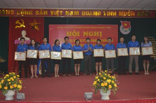 Đoàn khối doanh nghiệp tỉnh Tuyên dương điển hình thanh niên tiến tiến