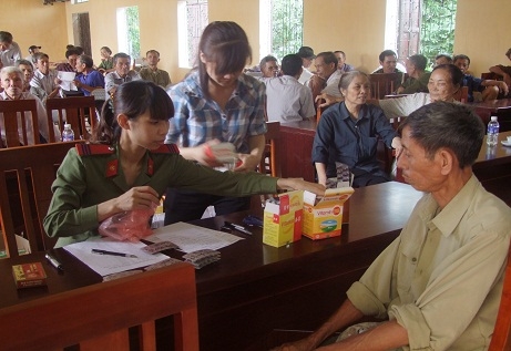 Đoàn thanh niên Công an tỉnh tổ chức khám bệnh,  tư vấn sức khỏe và cấp thuốc miễn phí