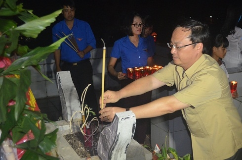 Ban Thường vụ tỉnh Đoàn tổ chức chương trình “Thắp nến tri ân các anh hùng liệt sỹ” năm 2015