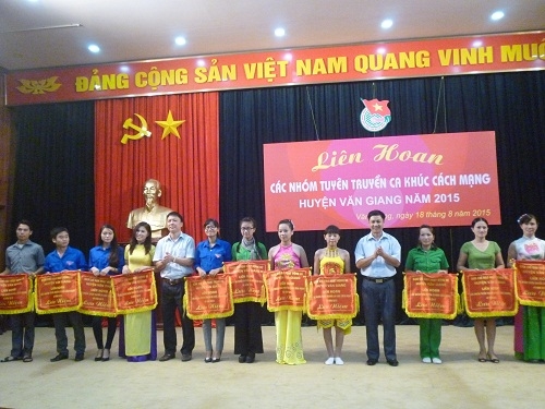 Văn Giang: Liên hoan các nhóm tuyên truyền ca khúc cách mạng 2015