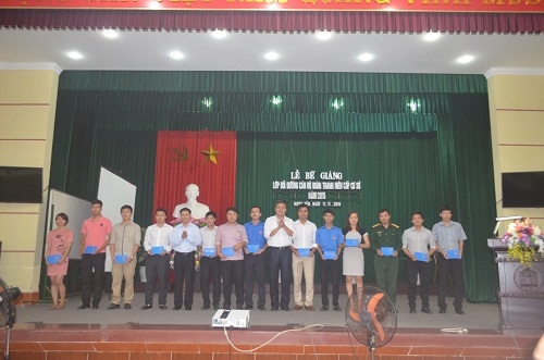 Bế giảng lớp bồi dưỡng cán bộ Đoàn cơ sở năm 2015