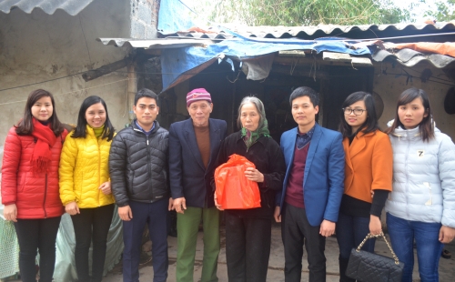Chi Đoàn Tỉnh Đoàn thăm và tặng quà cựu thanh niên xung phong  có hoàn cảnh khó khăn