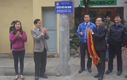 Thành Đoàn Hưng Yên gắn biển Công trình thanh niên “Tuyến đường thanh niên tự quản” đường Phạm Ngũ Lão