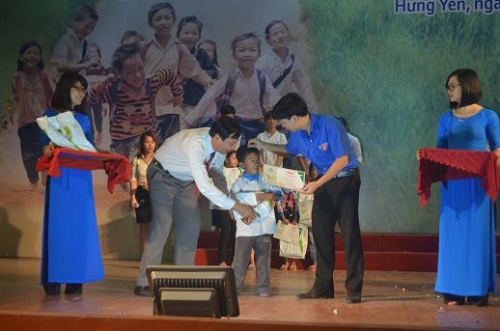 Tiếp sức nhà nông cho con đến trường tỉnh Hưng Yên năm 2016