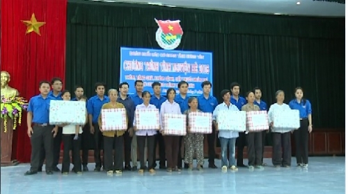 Đoàn khối Các cơ quan tỉnh tình nguyện và bàn giao công trình thanh niên