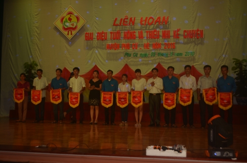 PHÙ CỪ LIÊN HOAN GIAI ĐIỆU TUỔI HỒNG VÀ THIẾU NHI KỂ CHUYỆN