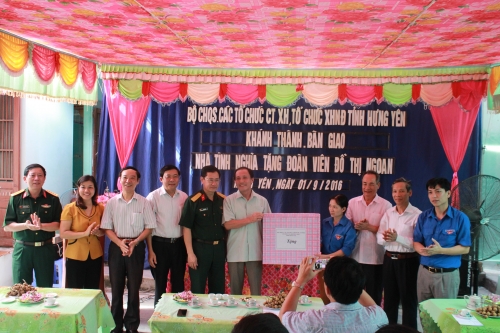 Tỉnh Đoàn – Bộ CHQS và các tổ chức chính trị xã hội, nhân đạo tỉnh khánh thành và bàn giao nhà tình nghĩa cho đoàn viên