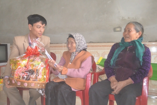 Bí thư tỉnh Đoàn Bùi Huy Cường chúc tết Mẹ Việt Nam anh hùng