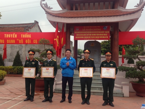 Bộ CHQS tỉnh tuyên dương cán bộ, đoàn viên,  hội viên phụ nữ tiêu biểu
