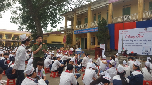 ĐOÀN THANH NIÊN CÔNG AN TỈNH TUYÊN TRUYỀN  PHỔ BIẾN GIÁO DỤC PHÁP LUẬT