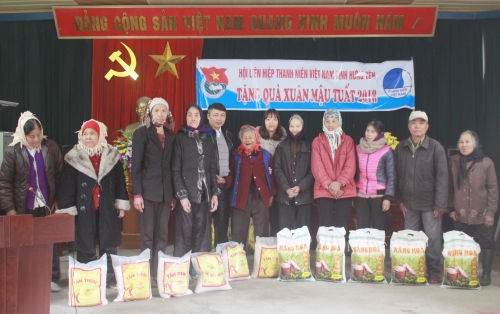 Hội Liên hiệp thanh niên Việt Nam tỉnh Hưng Yên dành 10 tấn gạo tặng quà Tết cho các gia đình chính sách, học sinh còn gặp nhiều khó khăn