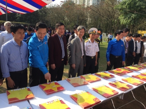 Huyện đoàn Văn Giang phối hợp tổ chức triển lãm ảnh “Sức sống Trường Sa - Sắc màu tình nguyện”