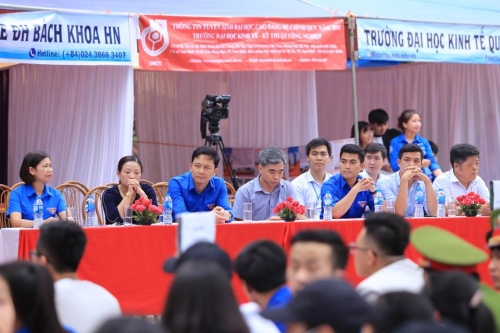 Văn Giang phối hợp tổ chức Ngày hội tư vấn hướng nghiệp và tuyên dương thanh niên tiên tiến làm theo lời Bác, đoàn viên tiêu biểu năm 2018
