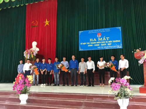 Đoàn xã Xuân Trúc, huyện Ân Thi ra mắt tổ hợp tác thanh niên bảo vệ môi trường sáng - xanh -sạch - đẹp.