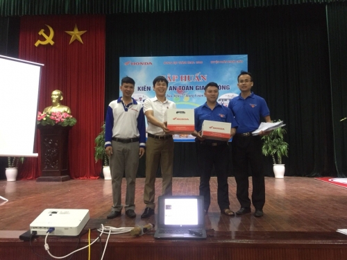 Huyện đoàn Khoái Châu tập huấn kiến thức an toàn giao thông và kỹ năng lái xe an toàn