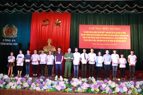 Đoàn Thanh niên Công an tỉnh tổ chức truyền thông  “Vì cuộc sống an toàn, lành mạnh cho trẻ em trong thế giới công nghệ số”