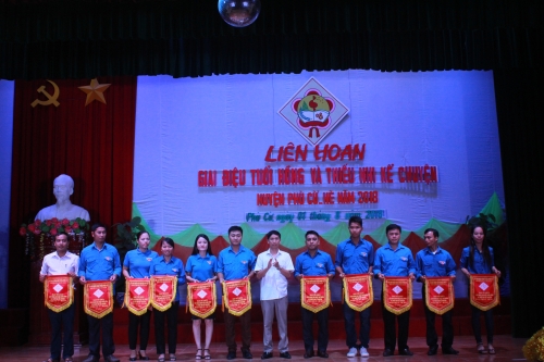 Liên hoan Giai điệu tuổi hồng và thiếu nhi kể chuyện huyện Phù Cừ hè năm 2018