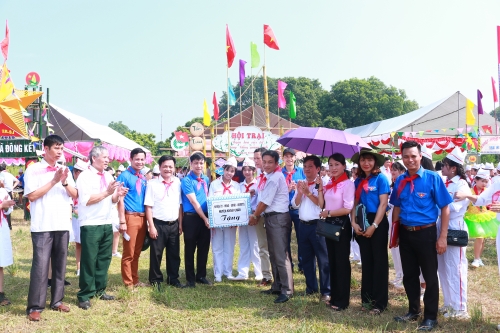Bí thư Tỉnh đoàn Bùi Huy Cường về dự khai mạc Hội trại thanh thiếu nhi hè 2018 huyện Khoái Châu