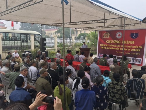 Đoàn TN Công an tỉnh khám, cấp thuốc miễn phí cho người tàn tật và  người nhiễm chất độc da cam