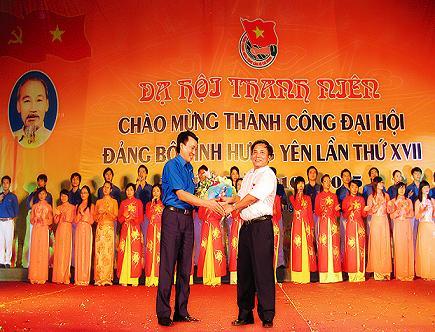 TỈNH ĐOÀN TỔ CHỨC DẠ HỘI THANH NIÊN CHÀO MỪNG THÀNH CÔNG ĐẠI HỘI ĐẢNG BỘ TỈNH HƯNG YÊN LẦN THỨ 17