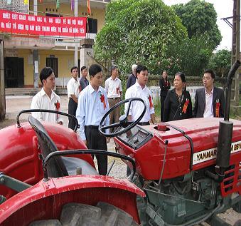 Đoàn xã Hồng Tiến huyện Khoái Châu ra mắt Tổ dịch vụ máy kéo vận tải nông nghiệp
